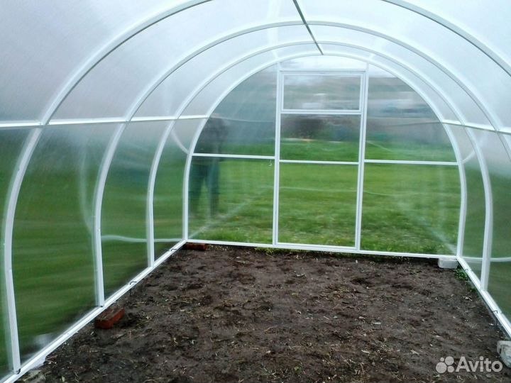 Теплица с монтажем