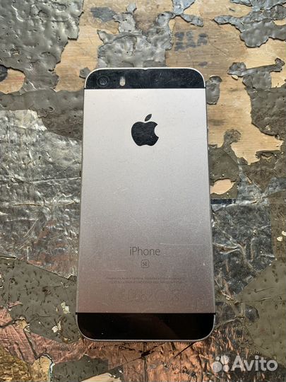 iPhone SE, 32 ГБ