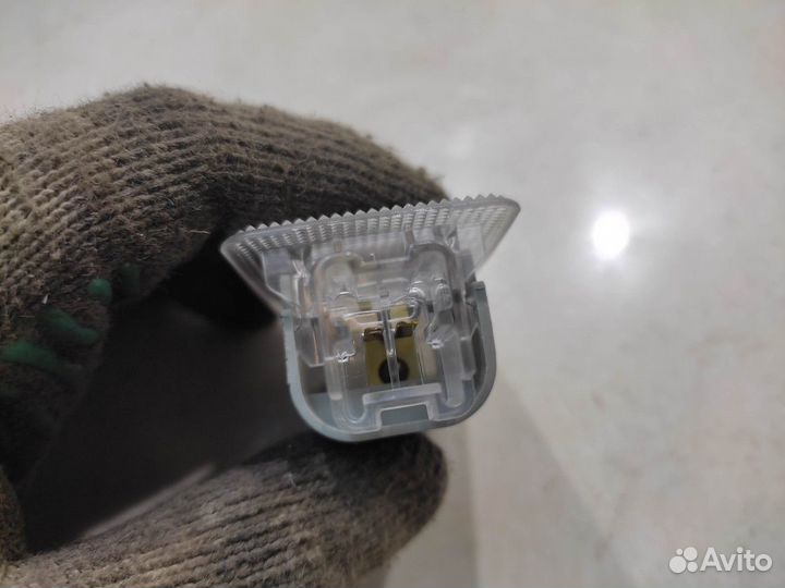 Плафон подсветки багажника(левый) (Nissan Murano)