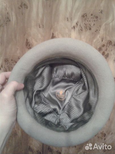 Головной убор с пером для спектаклей