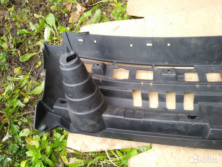 Кронштейн решетки радиатора Ford Kuga 2