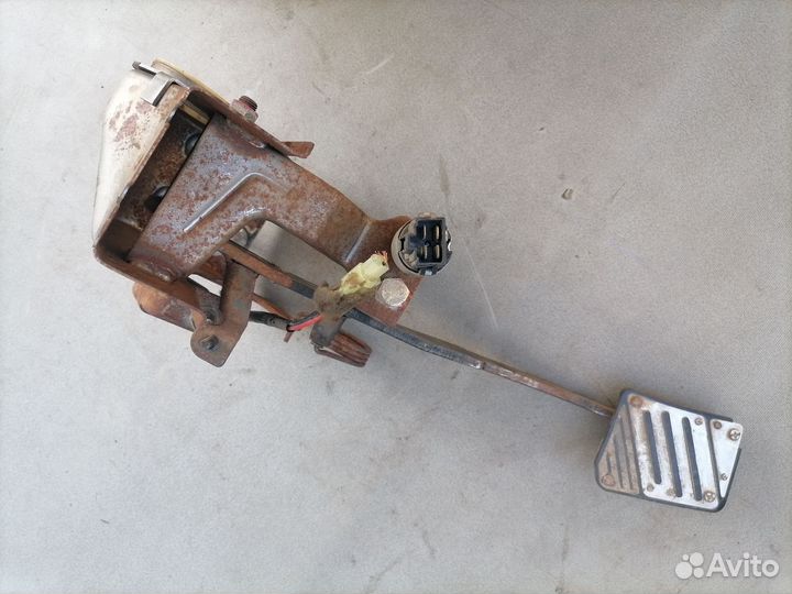 Педаль тормоза для Hyundai Sonata III 1996-1998