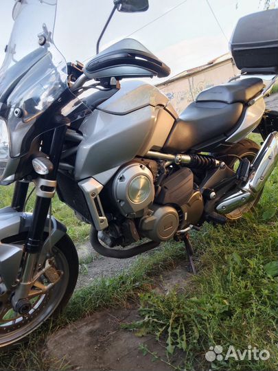 Aprilia mana 850