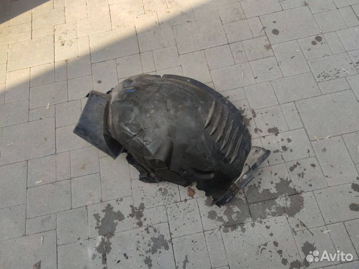 Передняя часть подкрылка переднего левого