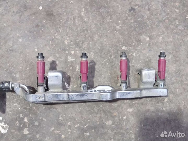 Форсунка,рампа топливная Mazda3 Z6