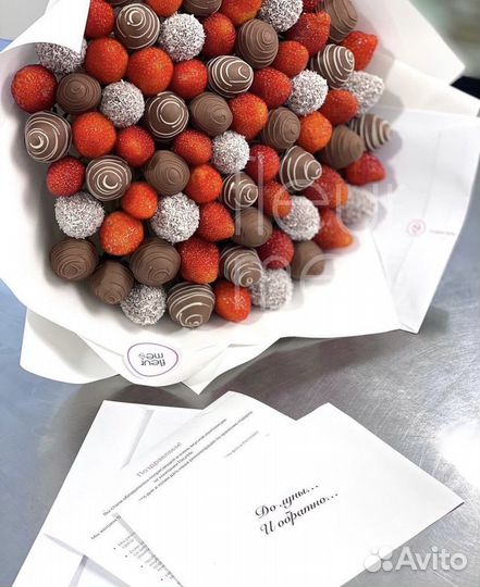 Клубника в шоколаде букеты