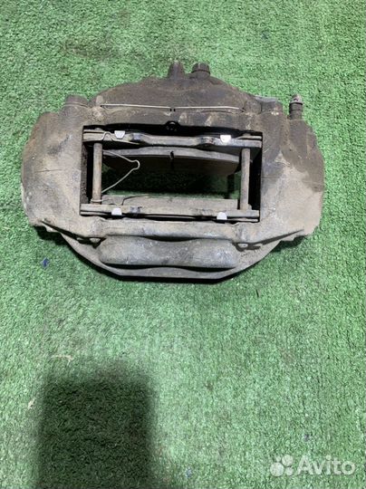 Передний правый тормозной суппорт land Cruiser 200