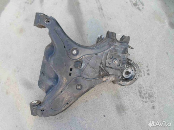 Рычаг зад L Mercedes Metris W447