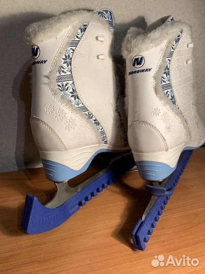 Коньки фигурные женские 39-40 размр