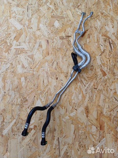 Подводящий трубопровод радиатора охлаждения масла