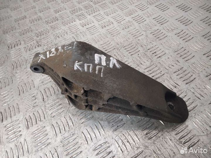 Кронштейн кпп левый Opel Vectra B