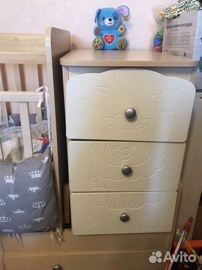 Детская кроватка с маятником