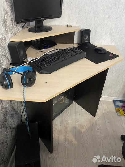 Компьютерный стол