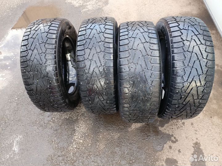 Pirelli Ice Zero 215/60 R16