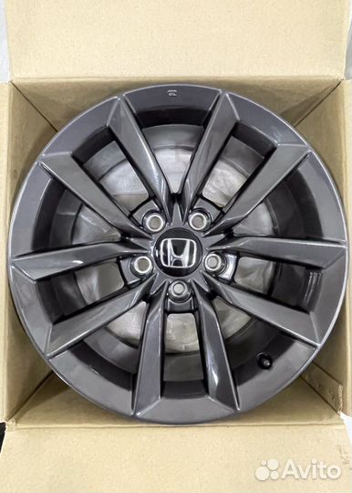 Новые Honda Civic X, Pirelli 225/45 R17
