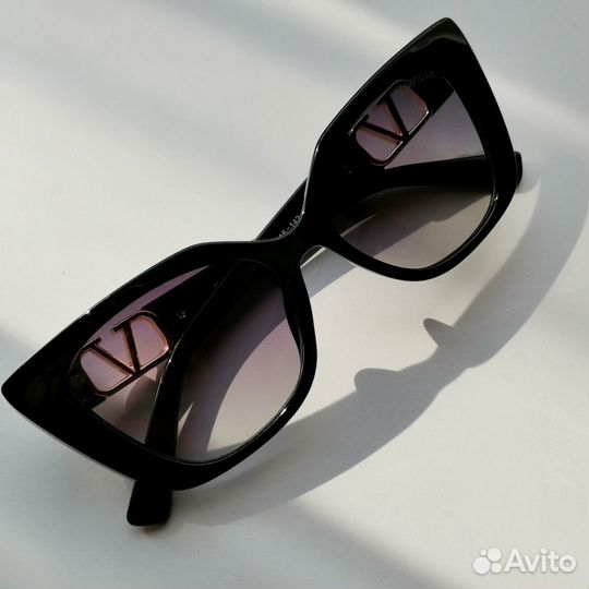 Очки солнцезащитные Valentino