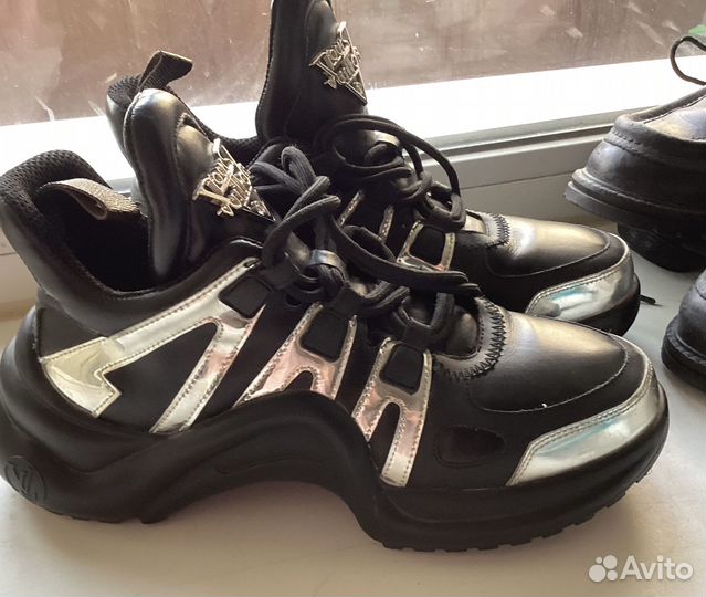 Кроссовки женские 40 размер черные