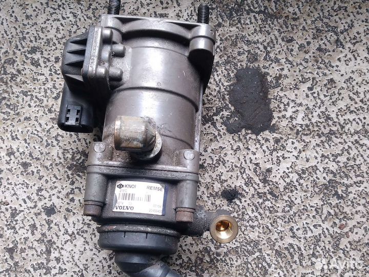 Кран главный тормозной Volvo FH12