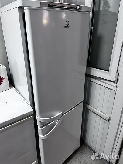 Холодильник indesit