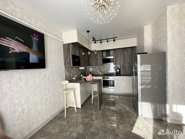 Кухня на заказ под потолок в Челябинске