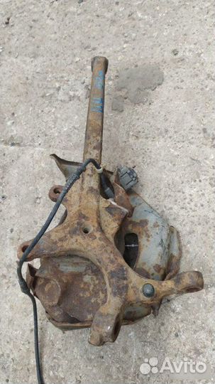 Кулак передний правый Mercedes E W210 1995-2002