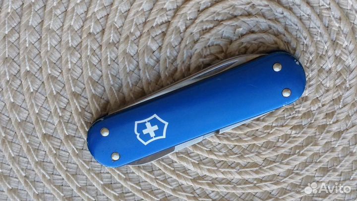 Нож victorinox с 3-я инструментами