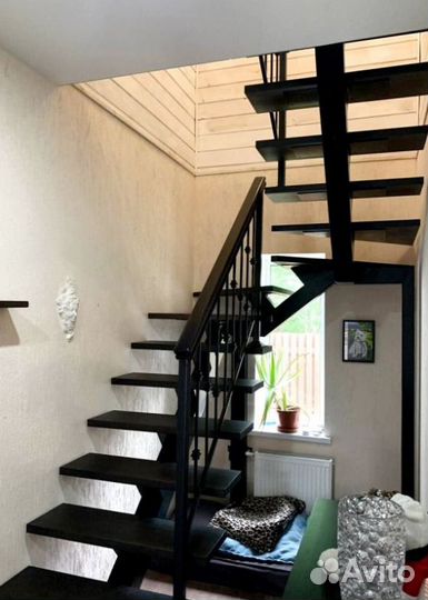 Лестница в дом или квартиру