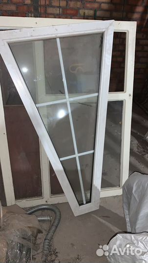 Пластиковое треугольное окно