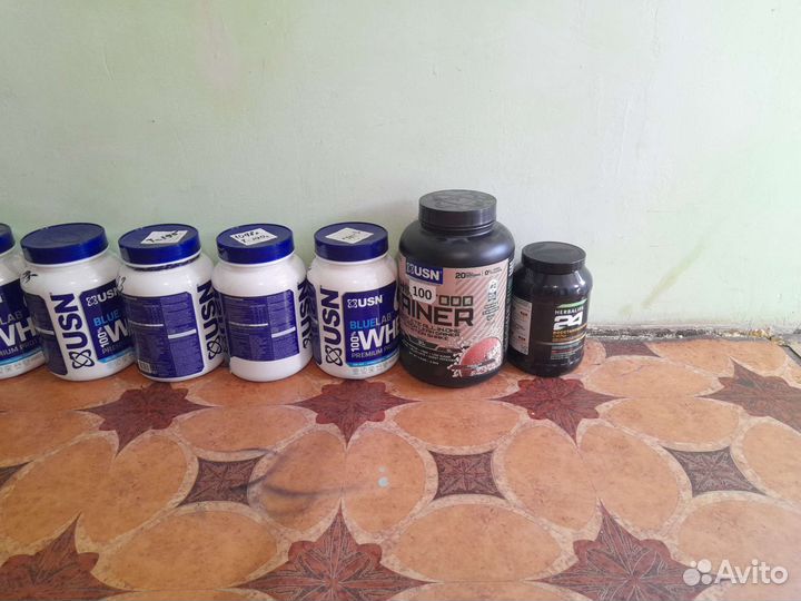 Пустые банки из под протеина