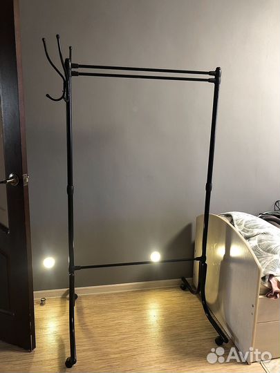 Вешалка для одежды напольная металлическая
