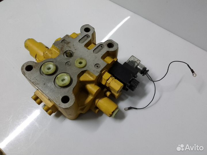 Клапан распределительный крана xcmg 10100170