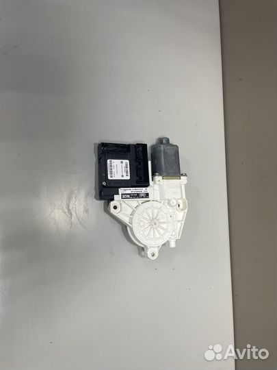 Моторчик стеклоподъемника правый Ауди А3 8Р