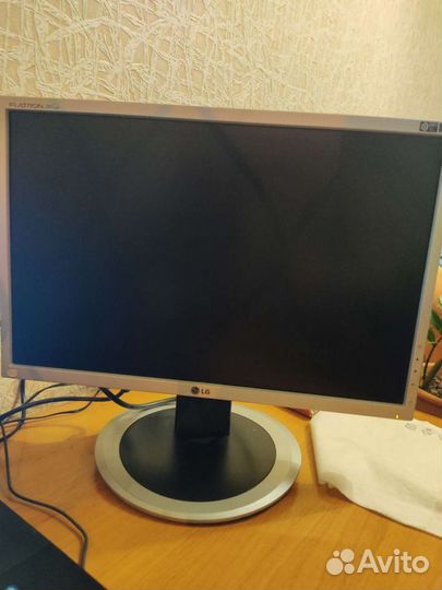Монитор LG 19