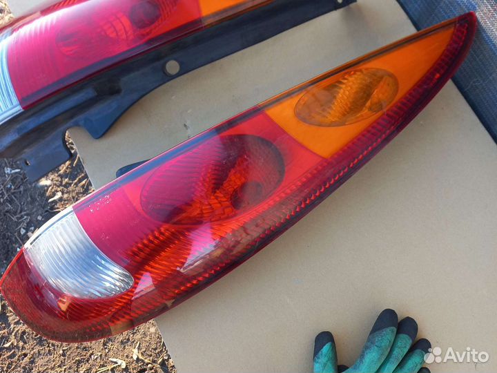 Nissan Almera Tino (00-06) фонари задние оригинал