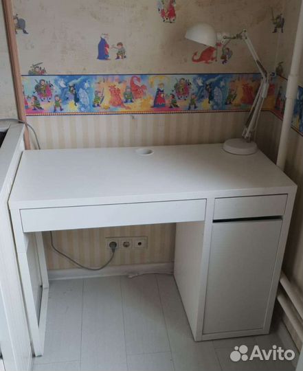 Письменный стол с тумбой IKEA micke