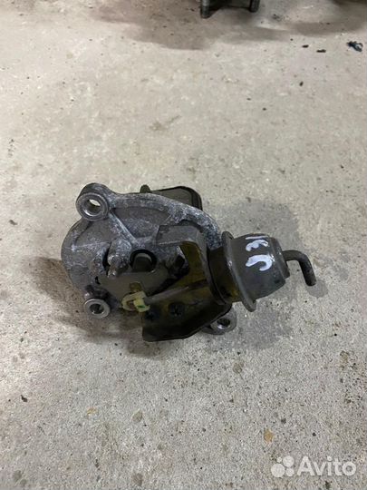 Вакуумная заслонка Ниссан Тиана j31 2,3 коллектора