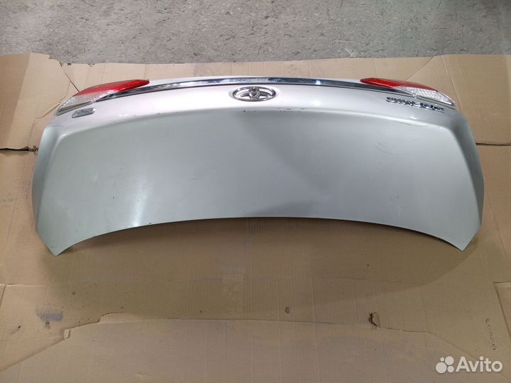 Крышка багажника Toyota premio