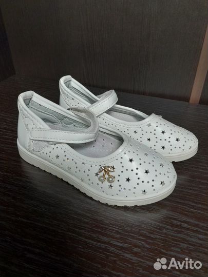 Туфли на девочку белые 27р