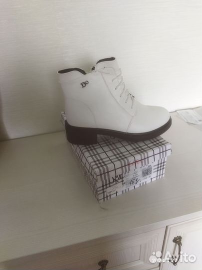 Демисезонные женские ботинки. 42размер