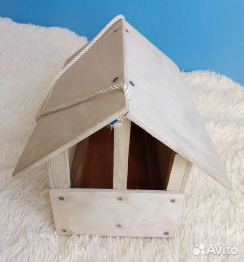 Кормушка для птиц и белок