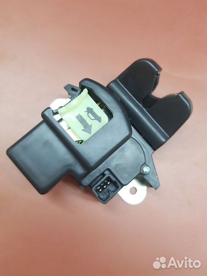 Замок багажника Kia Rio 4/Hyundai Solaris