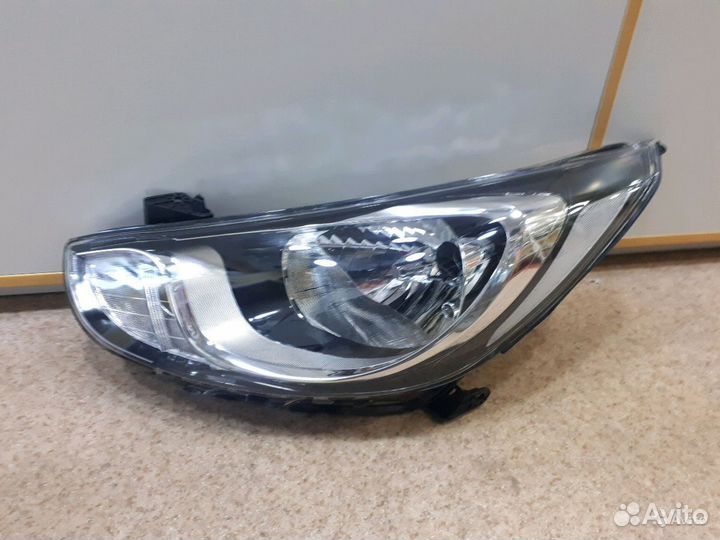 Фара левая Hyundai Solaris