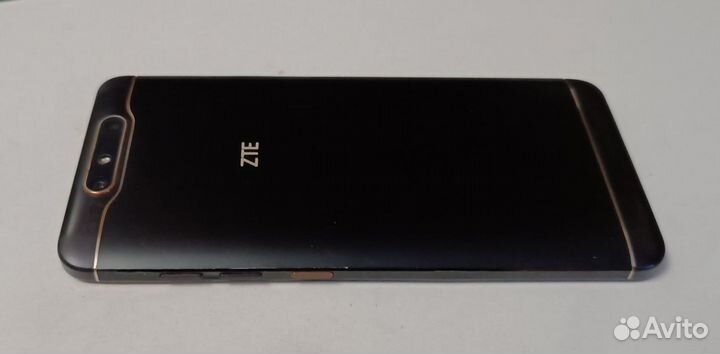 ZTE Blade V8, 4/64 ГБ