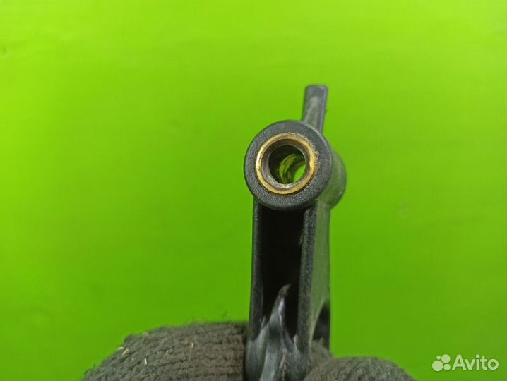 Кронштейн радиатора Opel Astra H седан Z16XER 2007