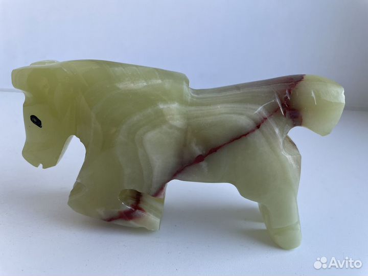 Конь из оникса