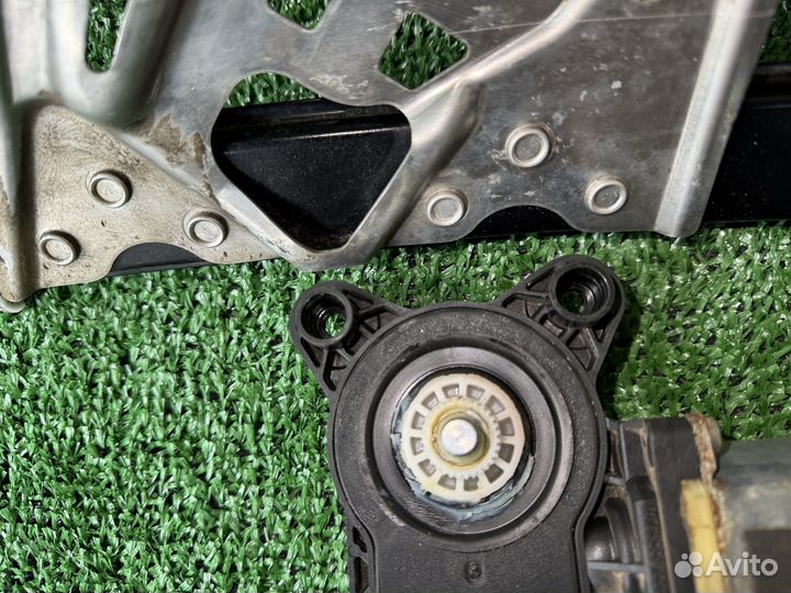 Стеклоподъемний задний правый Mercedes w220