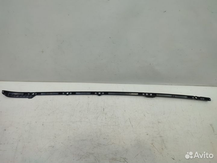Молдинг лобового стекла правый Hyundai Sonata 8