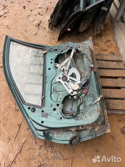 Дверь передняя правая Dodge stratus