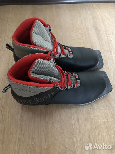 Продаются ботинки лыжные