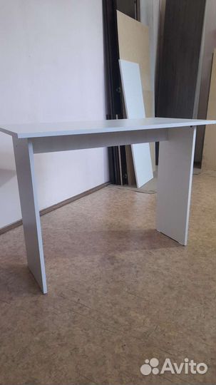 Стол новый белый